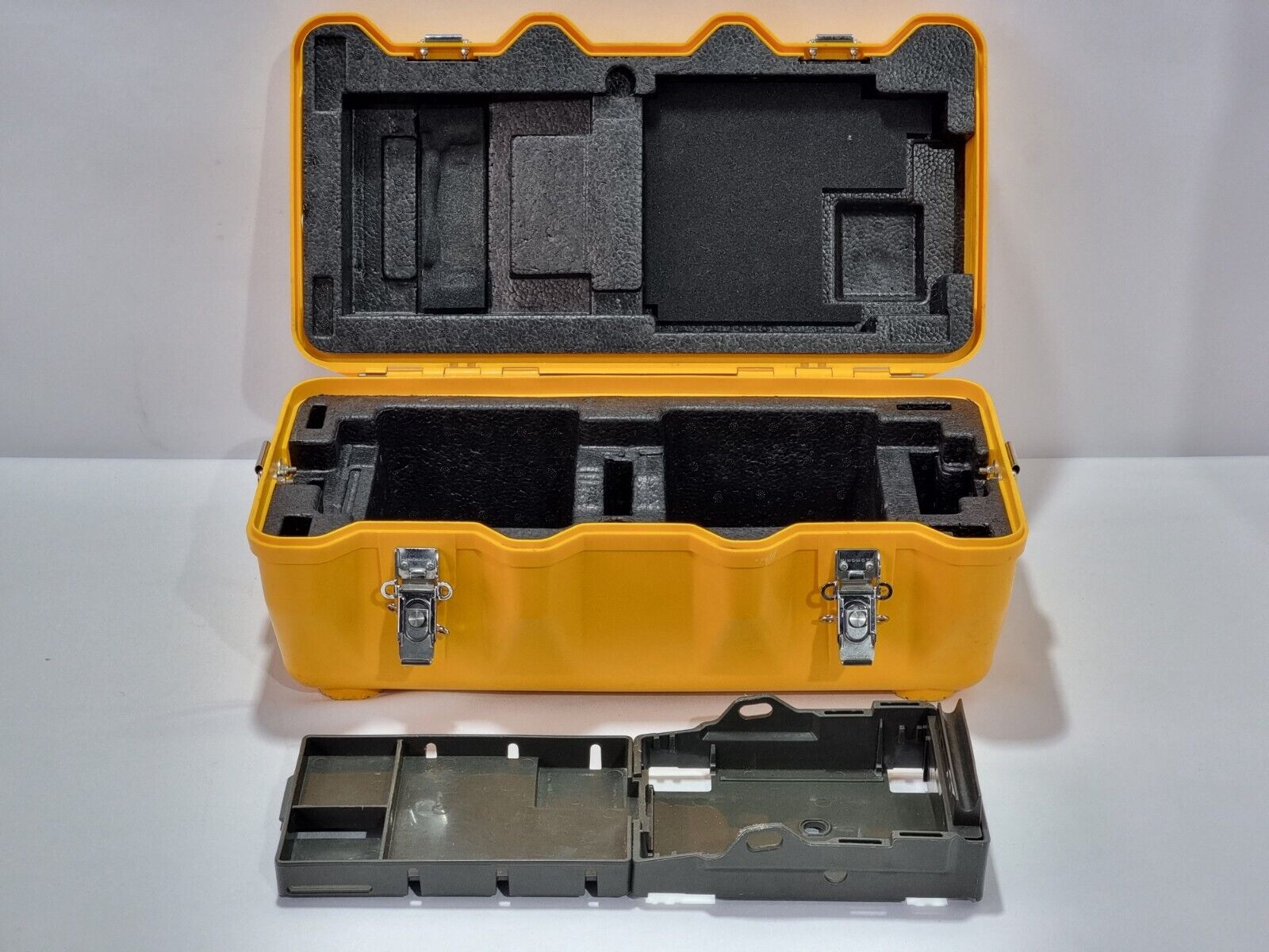 Fujikura 12S SM MM Fiber Fusion Splicer w/ CT-06 Cleaver & Fiber Holders FSM 12S