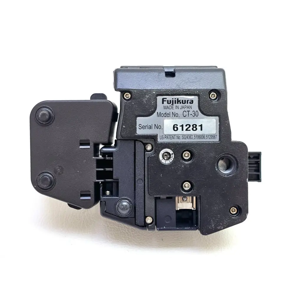 Fujikura FSM-18S fusion splicer label showing model and serial number