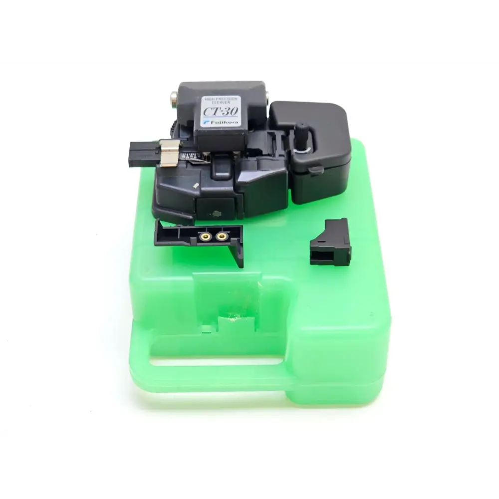 Fujikura FSM-18S splicer battery compartment and charging indicator