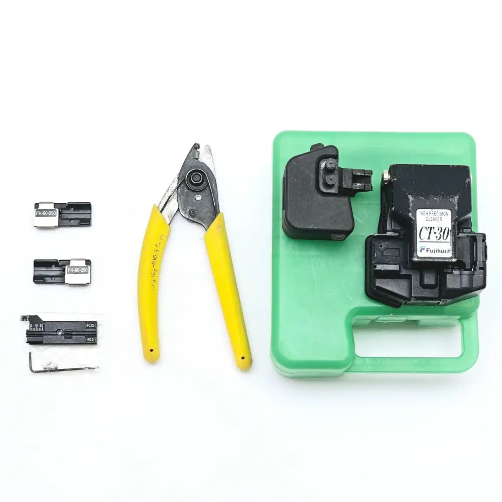 Fujikura 22S splicer with fibre loaded in v-groove clamps ready for splicing
