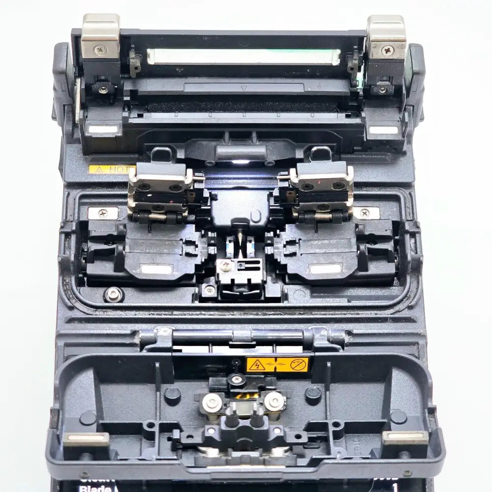 Fujikura 22S splicer LCD screen displaying splice result and estimated loss