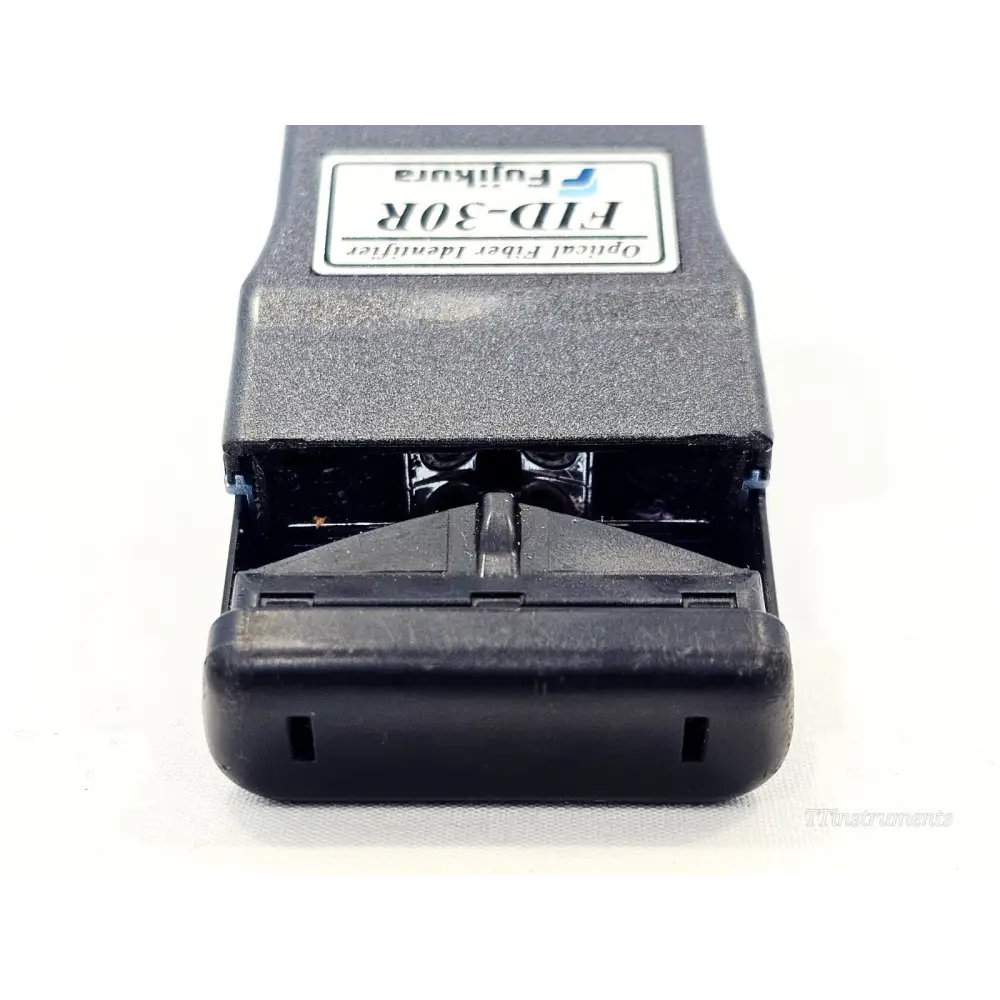 Fujikura FID-30R — close-up of open fibre clamp head showing bending tip and FID-30R model label