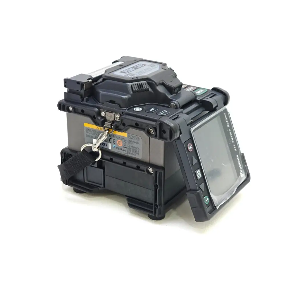 Fujikura FSM-18S splicer top view showing fibre clamping and splicing chamber