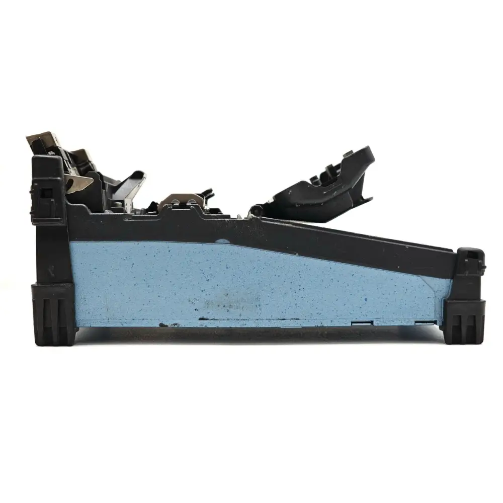 Fujikura FSM-22S fusion splicer powered on showing LCD screen interface