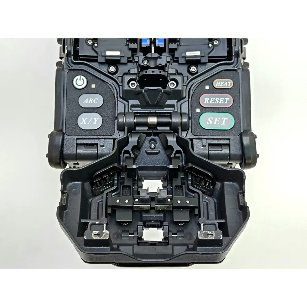 Fujikura FSM-60S LCD colour display showing splicing interface screen