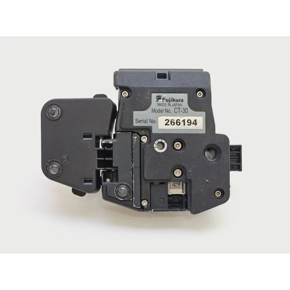 Fujikura FSM-60S splicer label showing model number and serial number