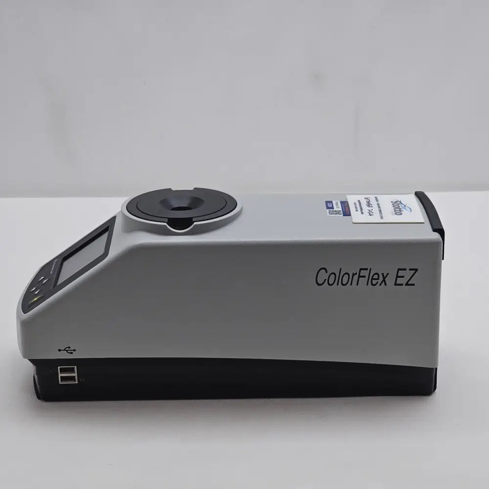 ColorFlex EZ instrument display screen showing colour measurement data output