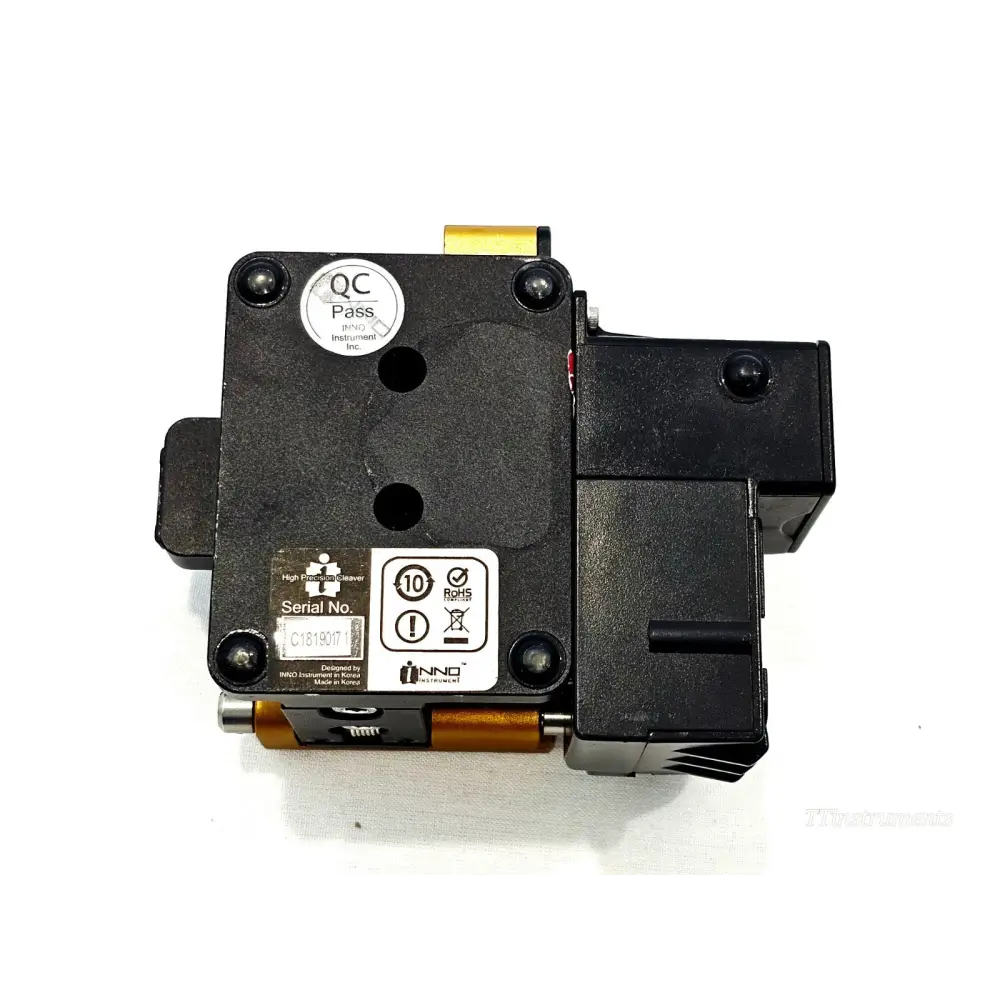 INNO V7 fibre cleaver base showing serial number C1819017, QC Pass sticker, and RoHS compliance label