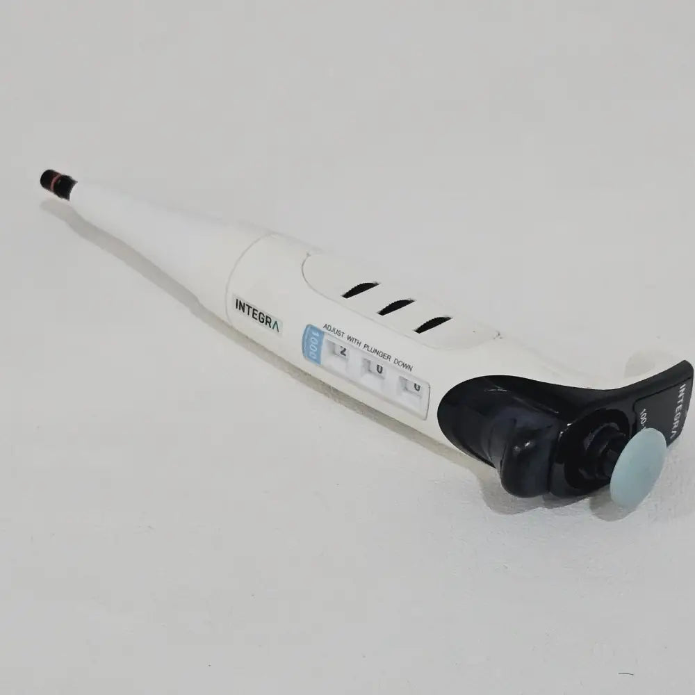 INTEGRA EVOLVE 3018 single-channel manual pipette 100-1000µl front view