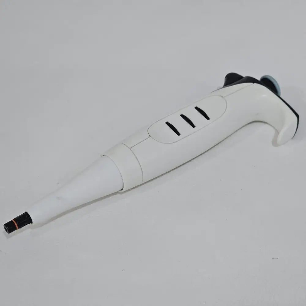 INTEGRA EVOLVE single-channel manual pipette 100-1000µl side profile view