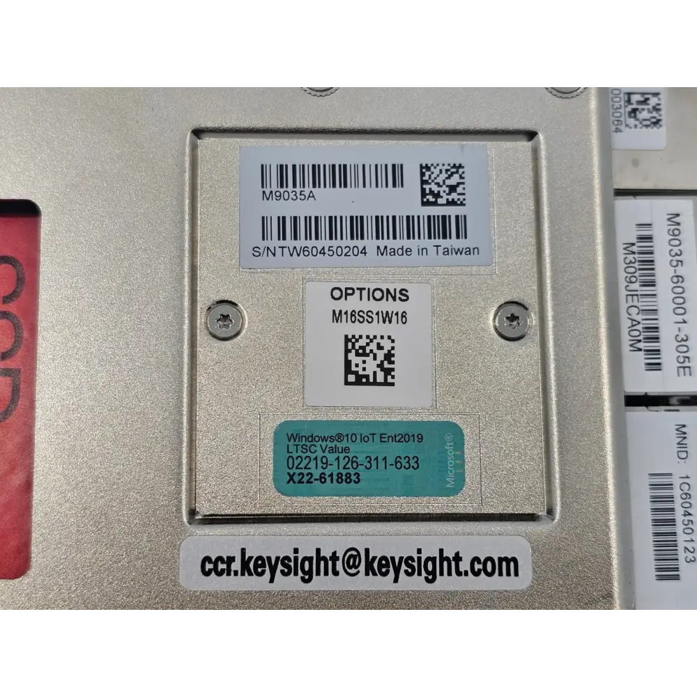 Keysight M9035A PXIe Embedded Controller GPIB port and DisplayPort connectors close-up