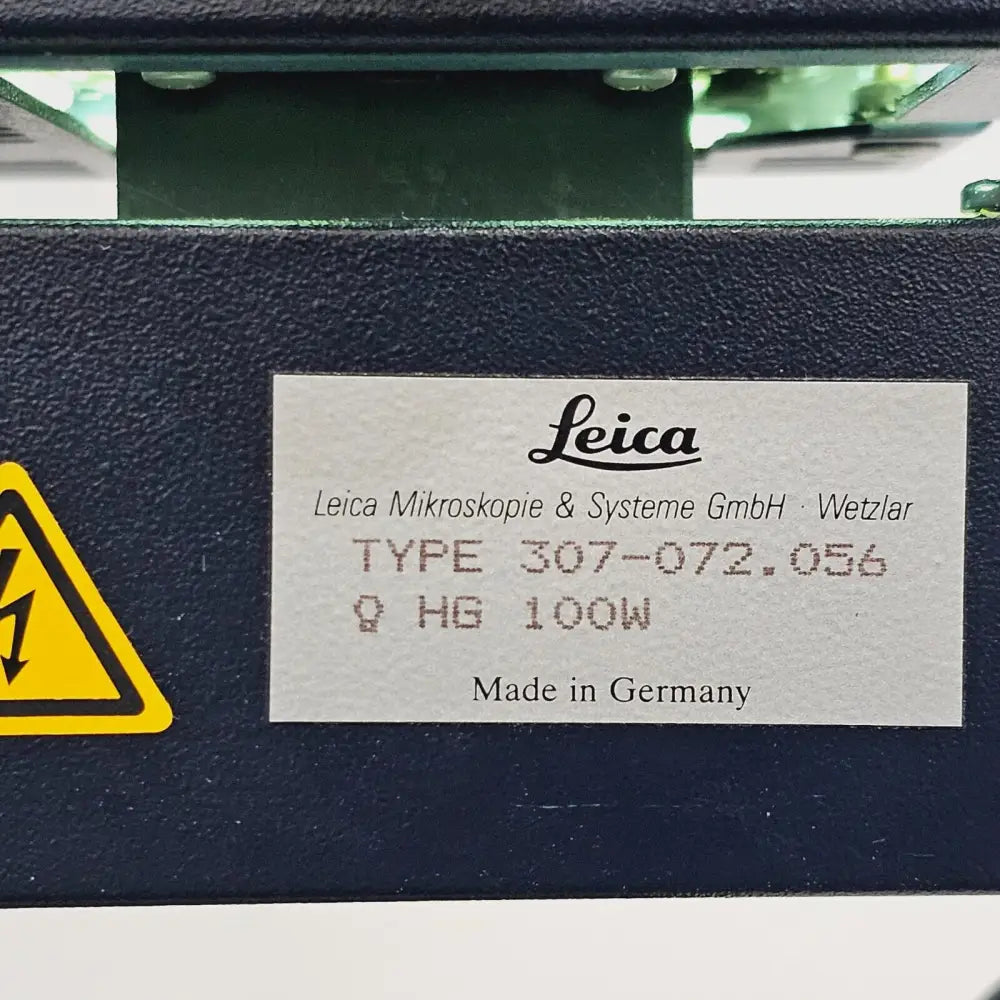 Leica DMRE HC trinocular observation tube and beamsplitter switch detail