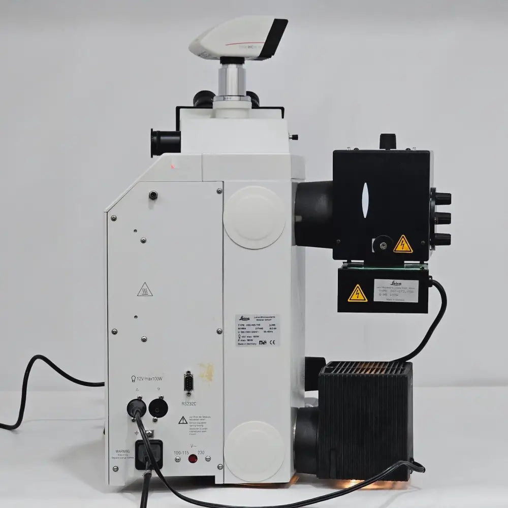 Leica DMRE HC coaxial coarse and fine focus drive knobs detail view