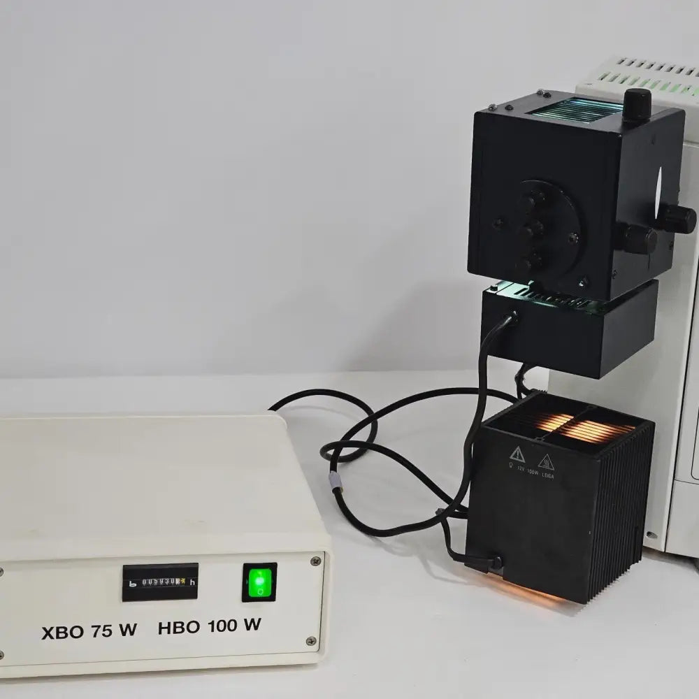 Leica DMRE HC microscope rear panel showing RS-232 interface and lamp connections