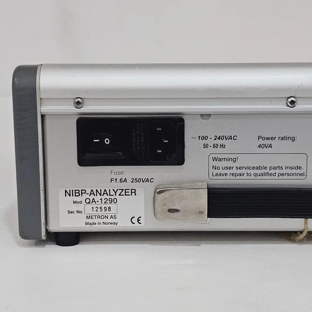 Metron QA-1290 close-up of pressure port and tubing connection point