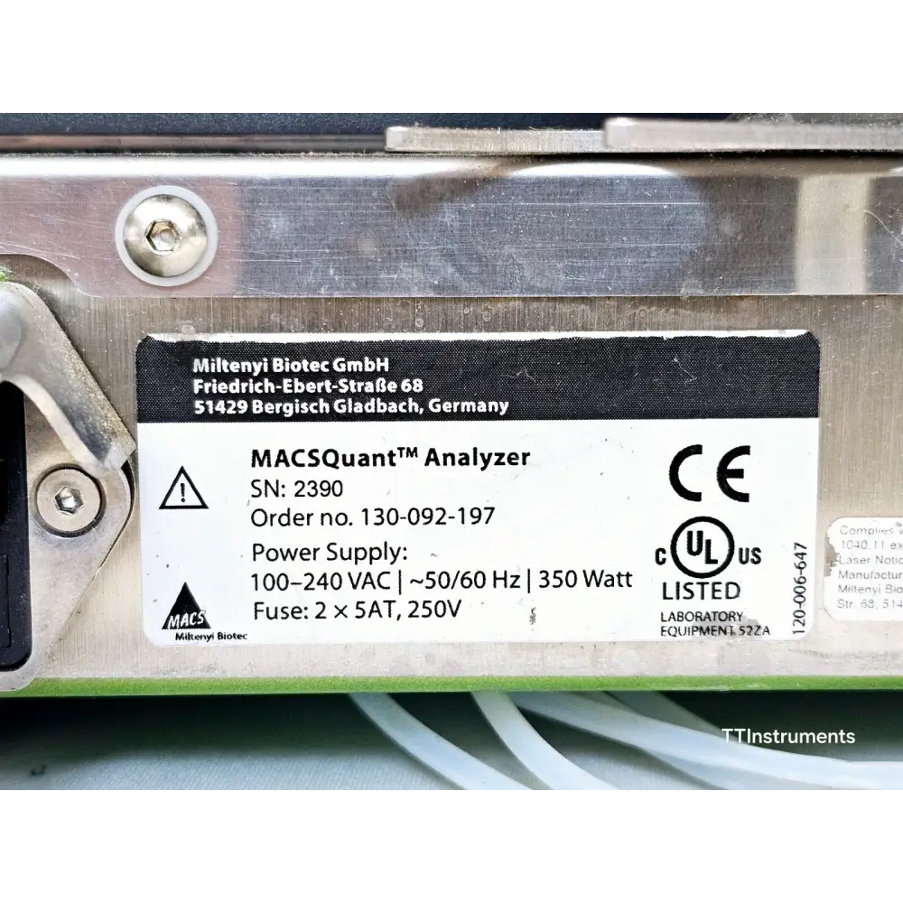 MACSQuant Analyzer 10 touchscreen displaying error message on boot