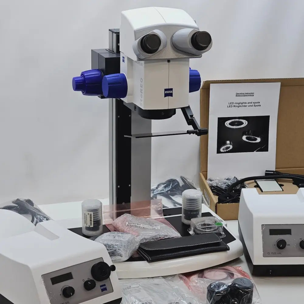 Zeiss SteREO Discovery V8 microscope body showing 8:1 manual zoom knob and 76 mm S-mount objective port