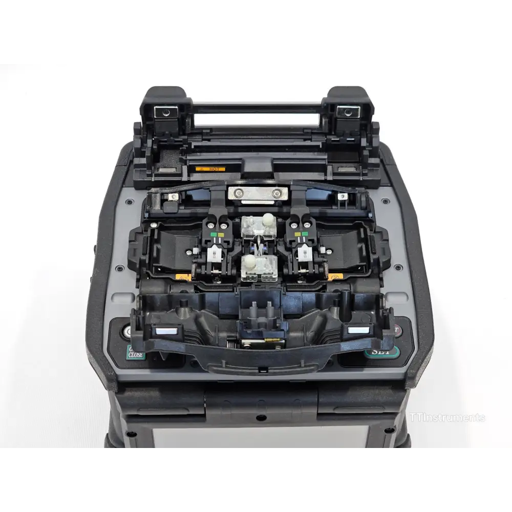 Fujikura 68S splicer close-up of touchscreen interface displaying fibre alignment view
