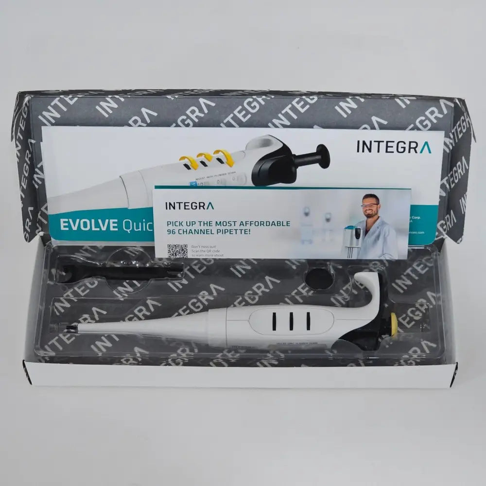 INTEGRA EVOLVE 3015 pipette side profile highlighting the three volume adjustment dials and plunger