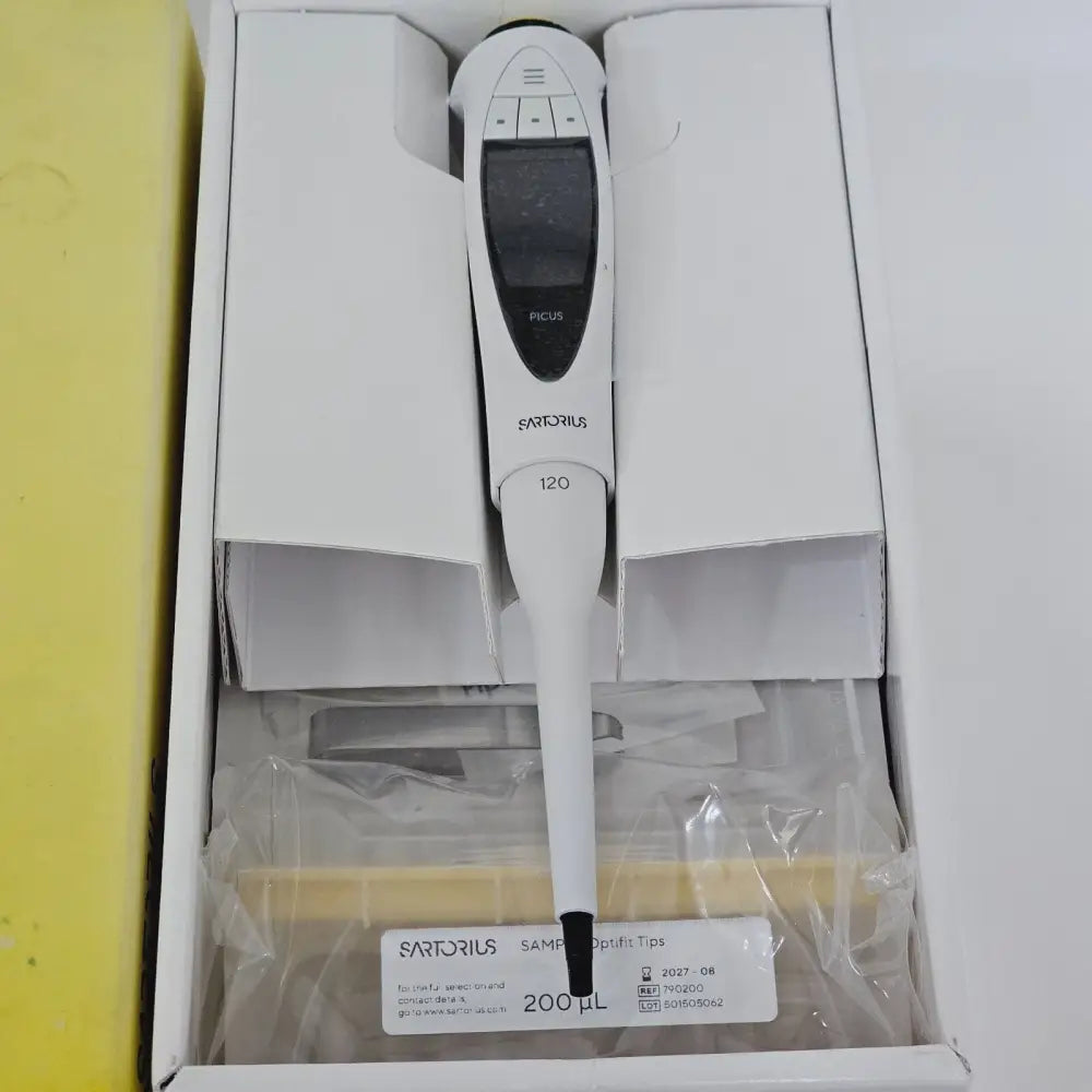 Sartorius Picus NXT 735041 pipette with universal USB charger accessory