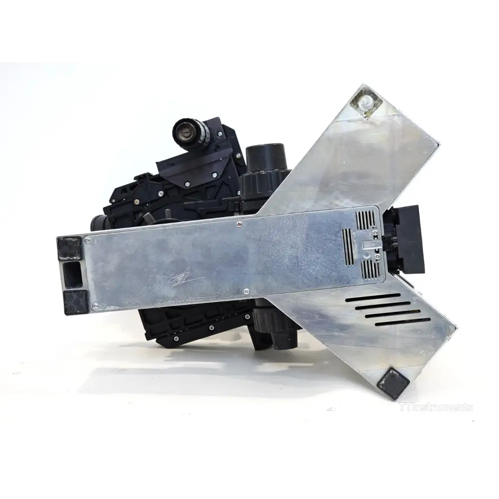 Close-up of Olympus BX40 XY mechanical stage platform with slide holder