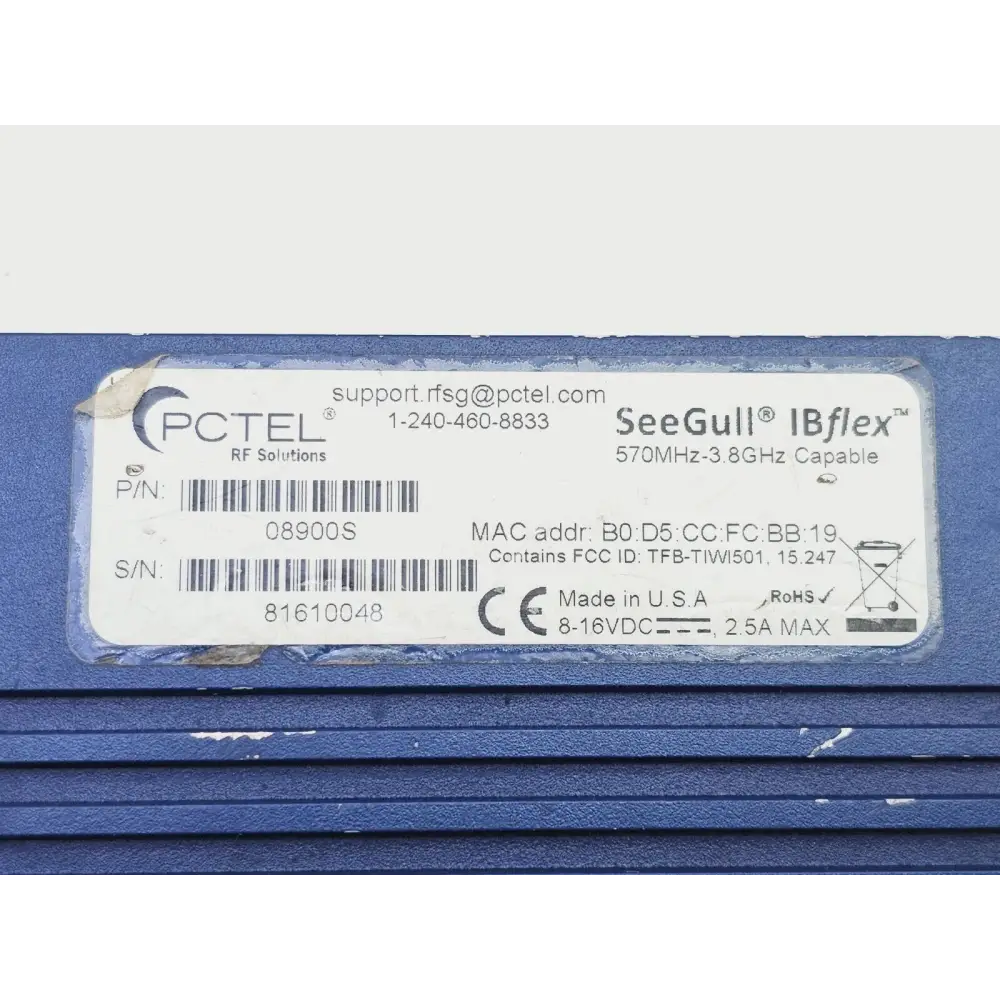 PCTEL IBflex 08900S with two PCTel 698–3800 MHz wideband antennas attached