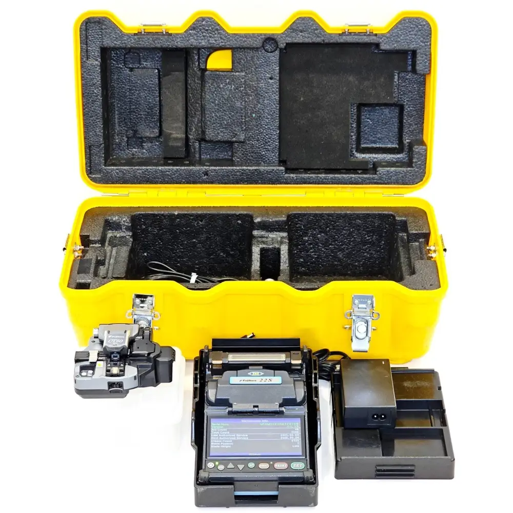 Fujikura FSM-22S fusion splicer front view showing dual LCD screens and v-groove fibre alignment stage