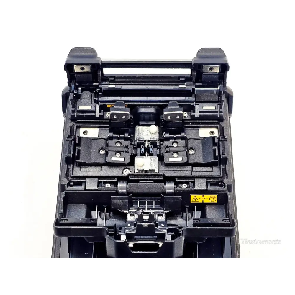 Fujikura 41S+ fusion splicer top-down view showing V-groove splicing bay, electrodes, and fibre clamp mechanism