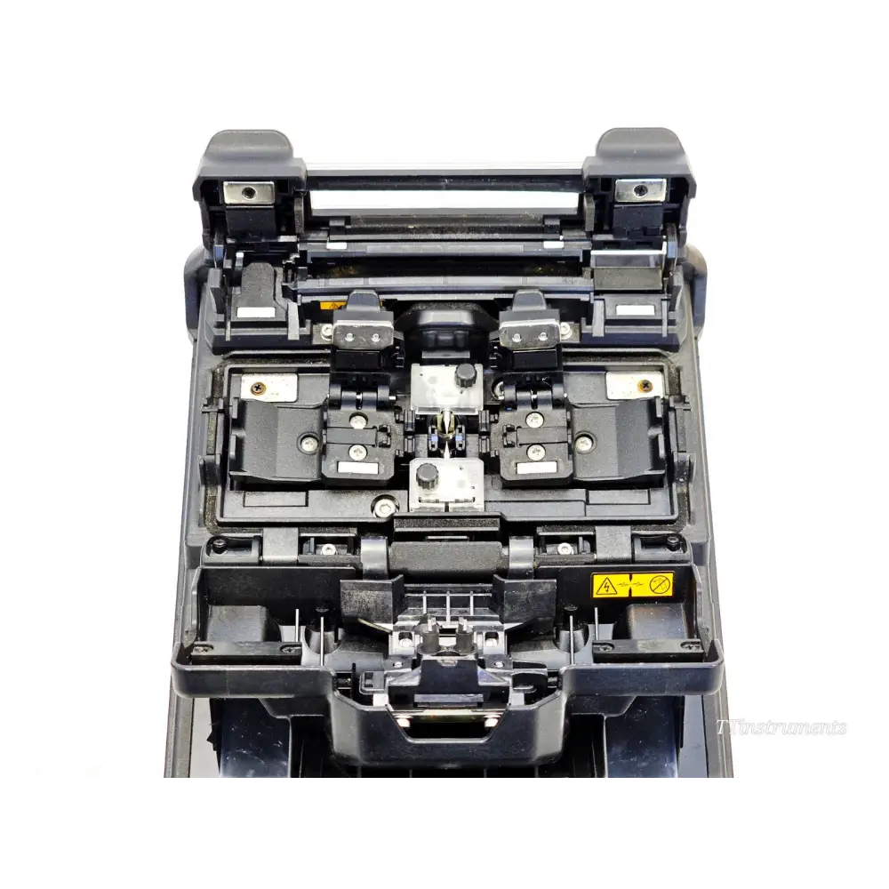 Fujikura 41S fusion splicer top-down view of splicing mechanism showing V-grooves, fibre clamps, electrodes and heater slot