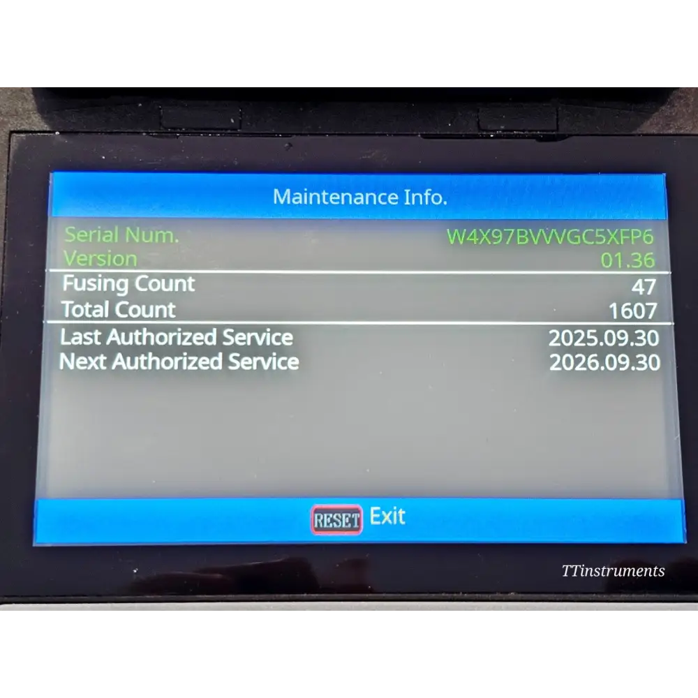 Fujikura 41S fusion splicer showing 5-inch TFT touchscreen display and splice chamber