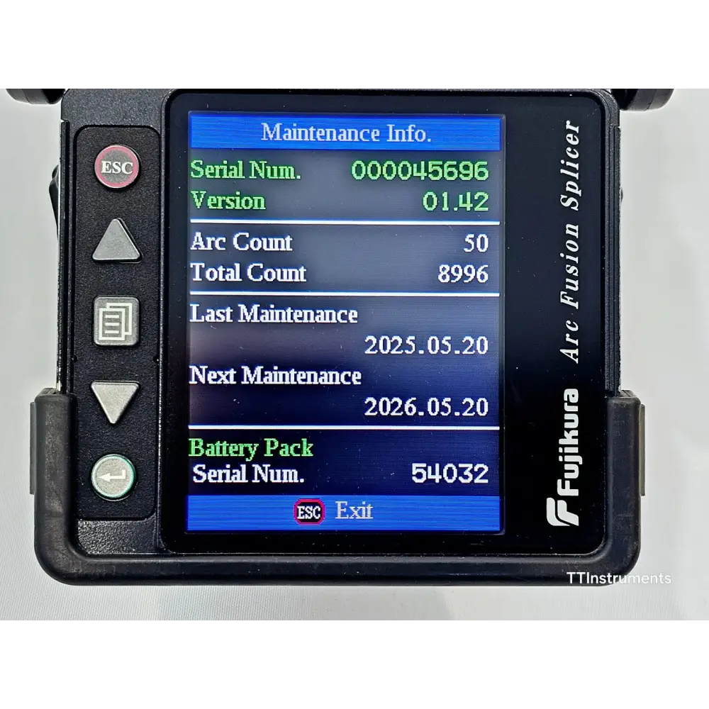 Fujikura FSM-60S accessories included: power adapter, battery charger and carry case