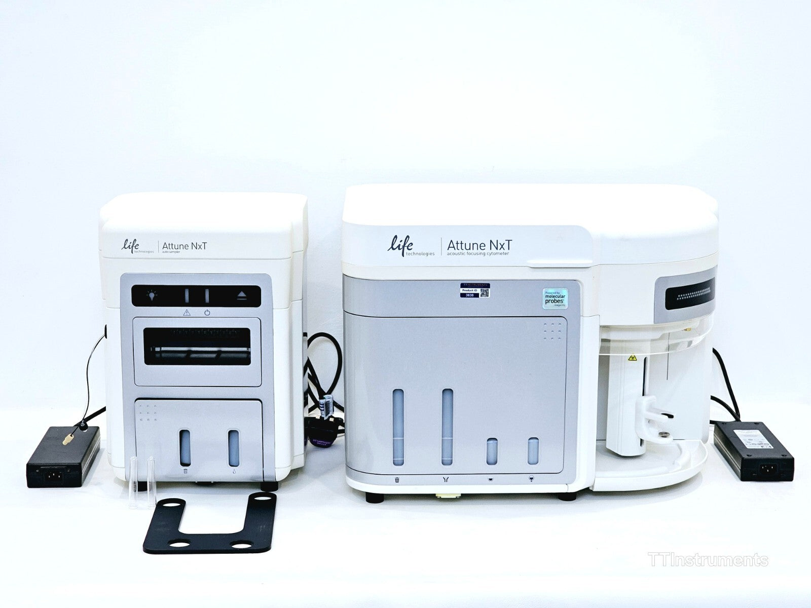 Thermo Fisher Attune NxT Cytometer 4 laser A29009 + Autosampler NxT Gen A25529