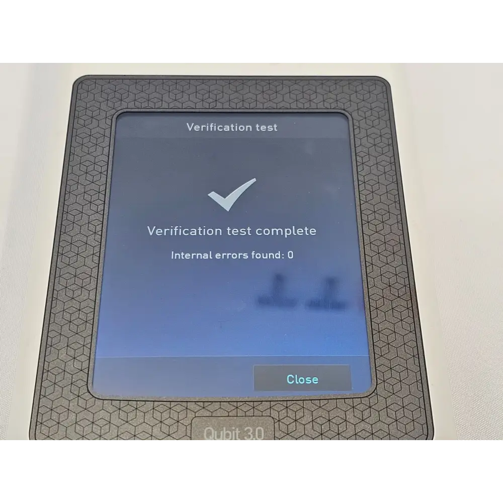 Thermo Fisher Invitrogen Qubit 3.0 Fluorometer Q33216 full unit overview angled view