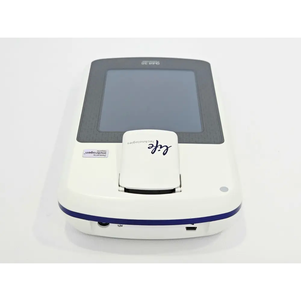 Qubit 3.0 Fluorometer Q33216 touchscreen interface close-up detail