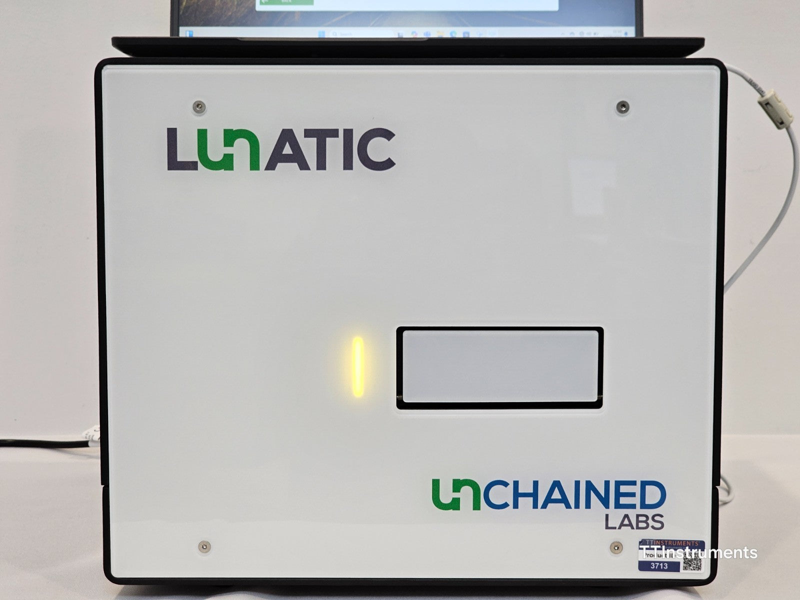 Unchained Labs Lunatic UV/VIS 230-750nm Spectrophotometer w/ Laptop and Software