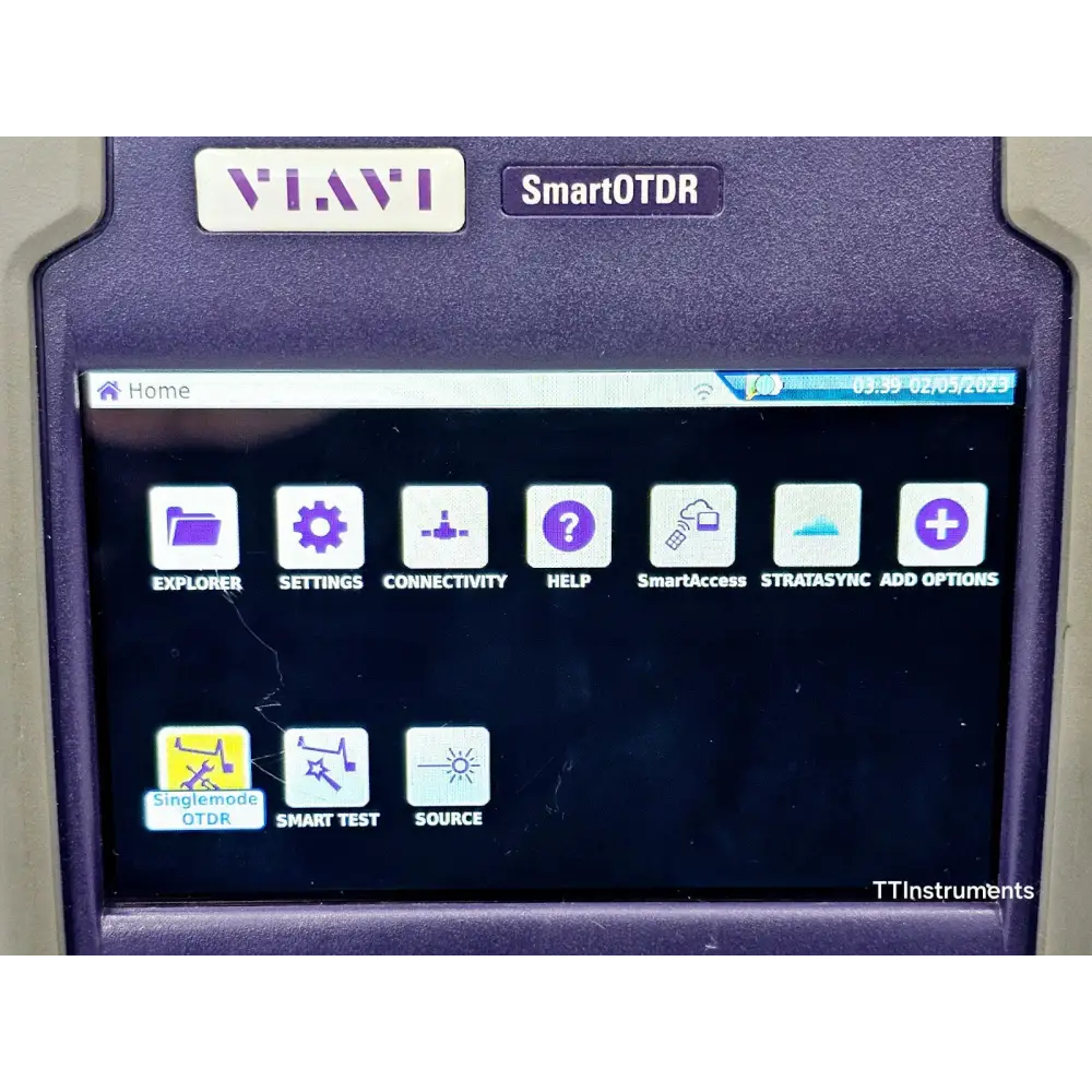 Viavi E126A SmartOTDR touchscreen interface showing measurement results and pass/fail analysis