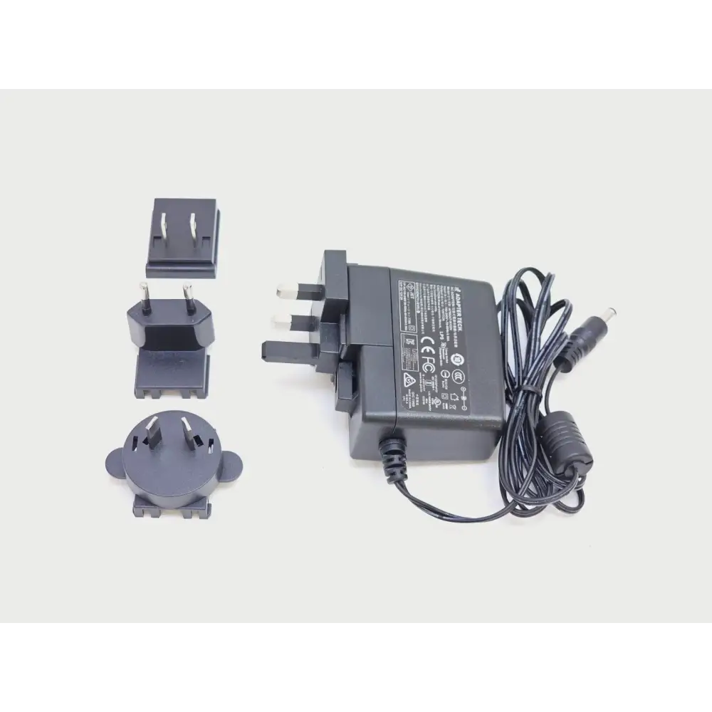 OLTS-85P handheld fibre tester showing end-face inspection pass/fail result